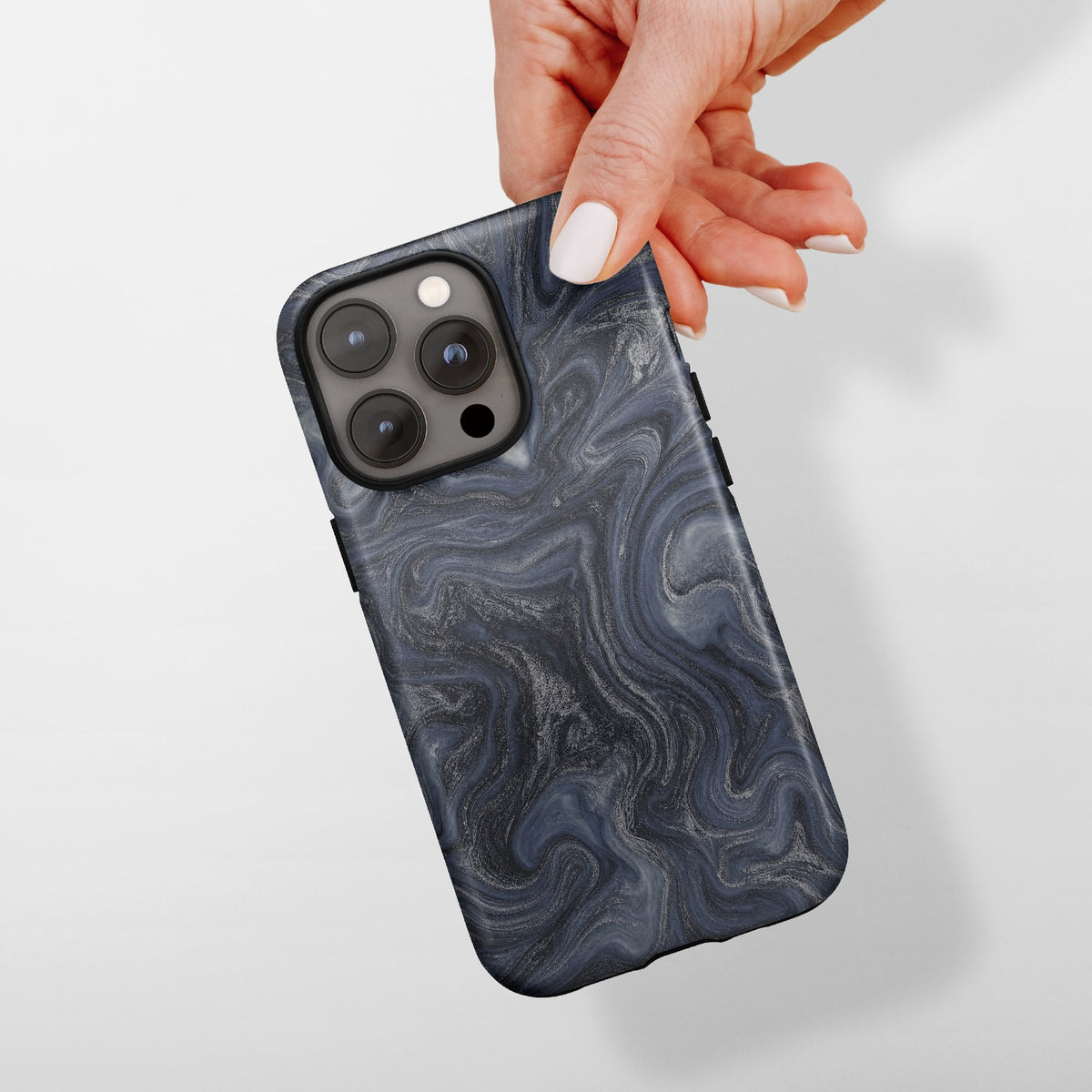 Midnight Marble telefoonhoesje in de hand