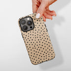 Painted Dots telefoonhoesje in de hand